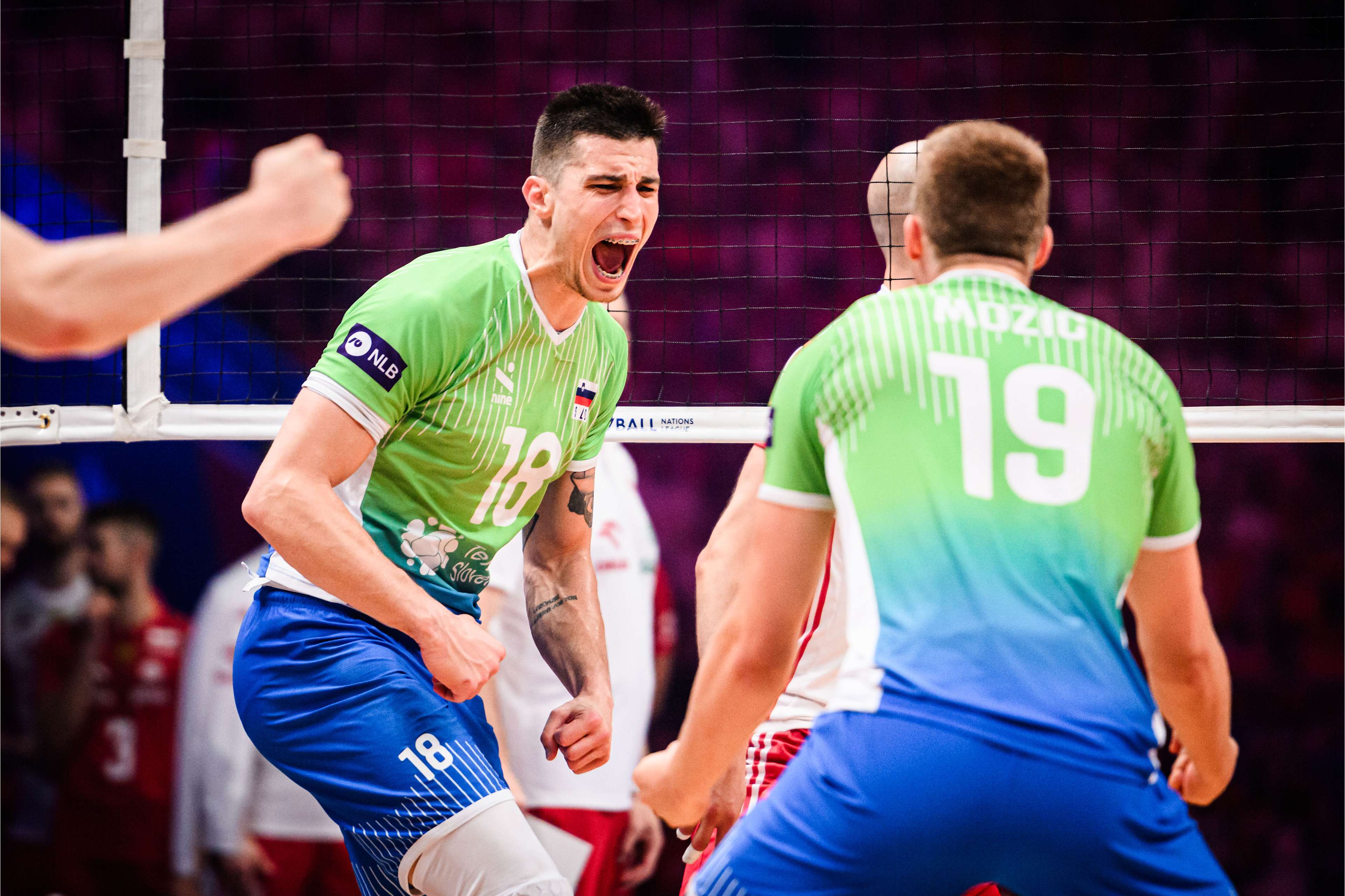 波兰队逆转英格兰队，张继科高光表现