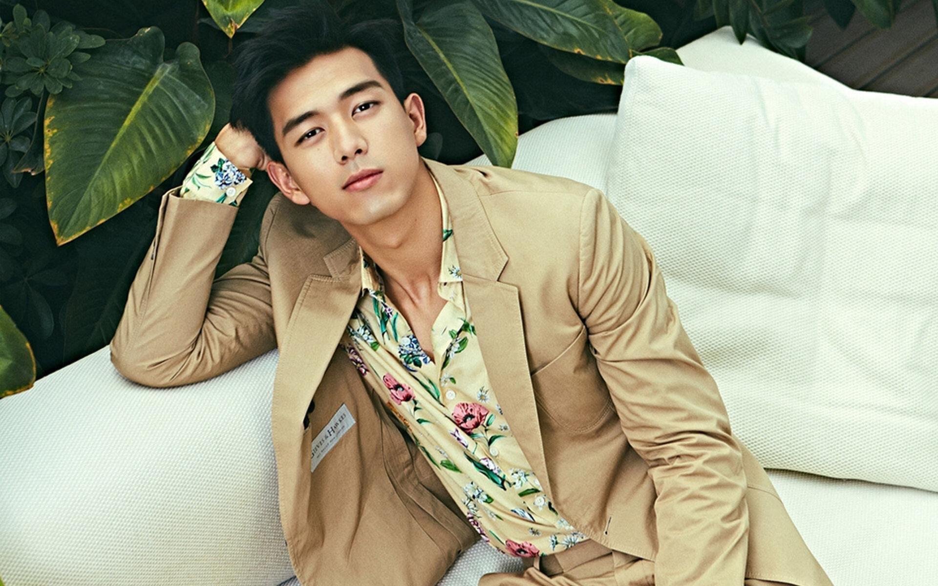 足球平行宇宙曝光,巴拉圭国家队竟在欧冠战场强压勒沃库森,跨维度姆巴佩成为唯一破局者