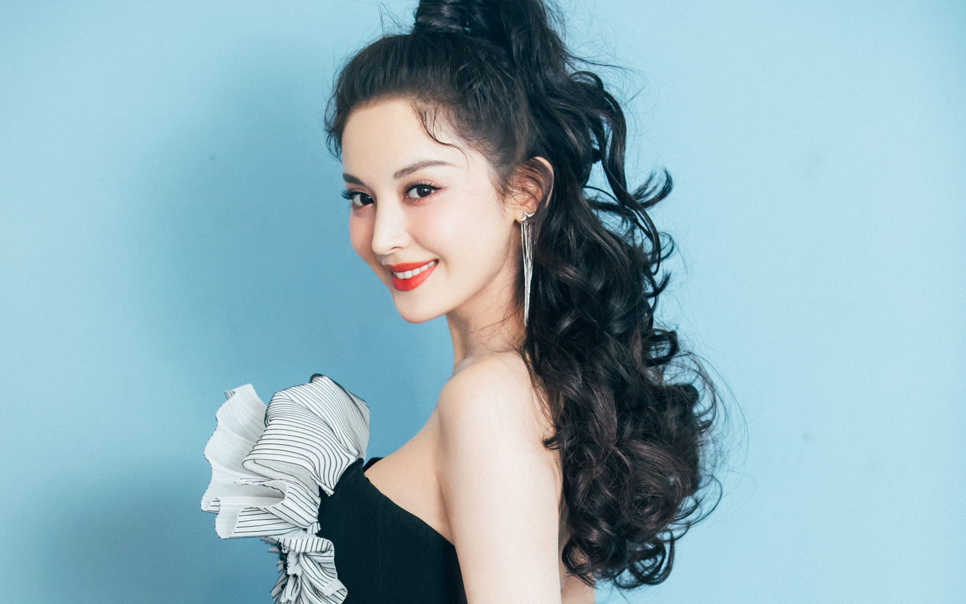 爱游戏在线-唯二法则，跨越时空的接管叙事