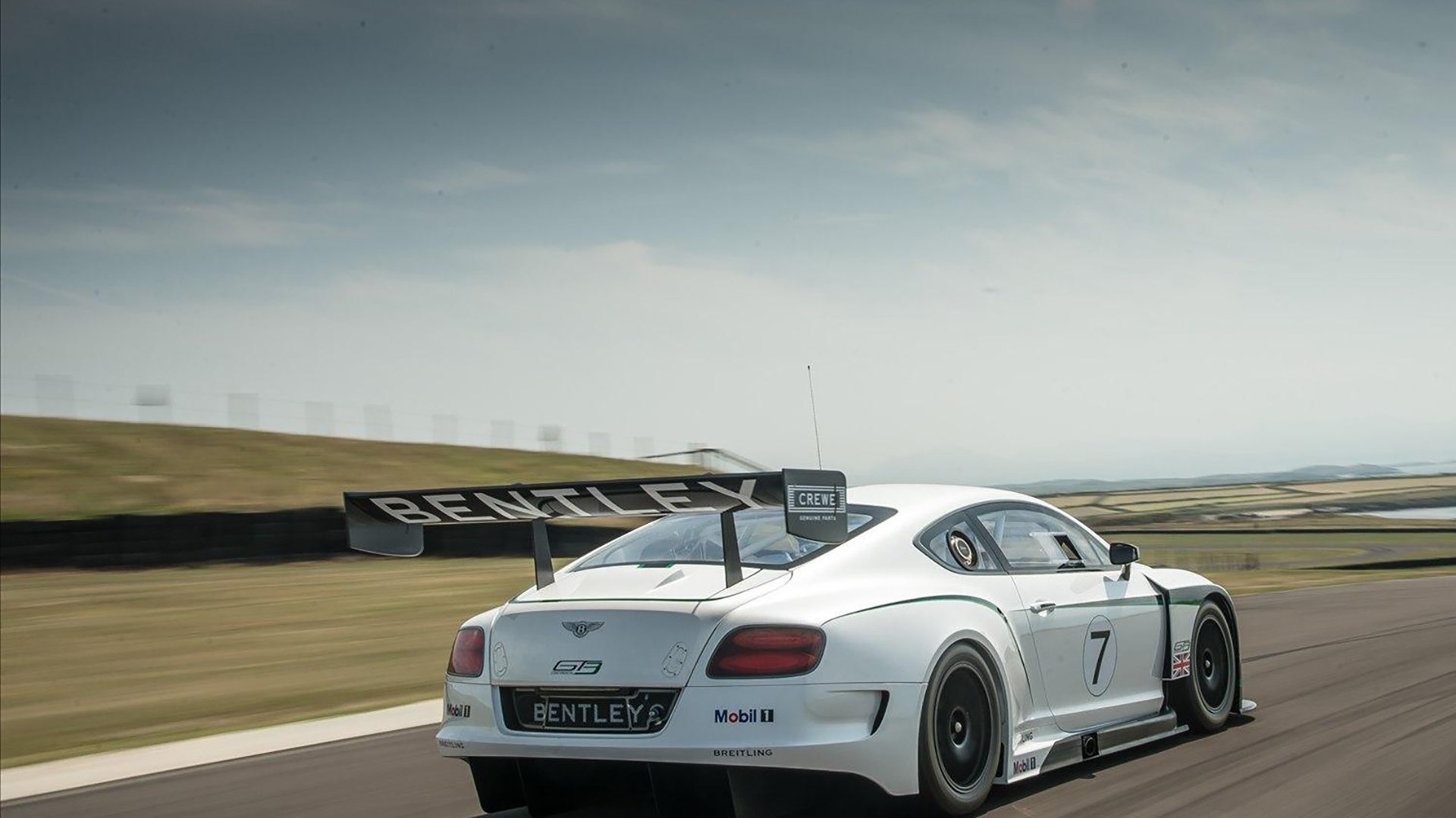 剑与盾的协奏曲,维尼修斯的技术黎明与丹麦的韧性黄昏